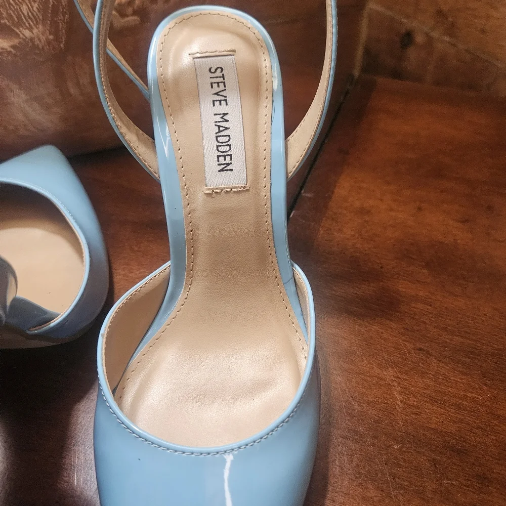 Steve Madden Blue Heels with Sleek Design - Picture 4 of 6